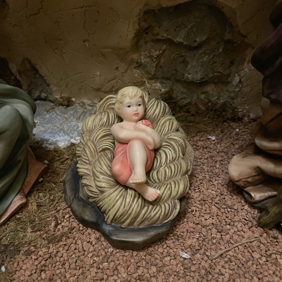 Sams Club Brand Lg. Christmas Porcelain Manger Scene w/instructions 11 piece set - Picture 10 of 16